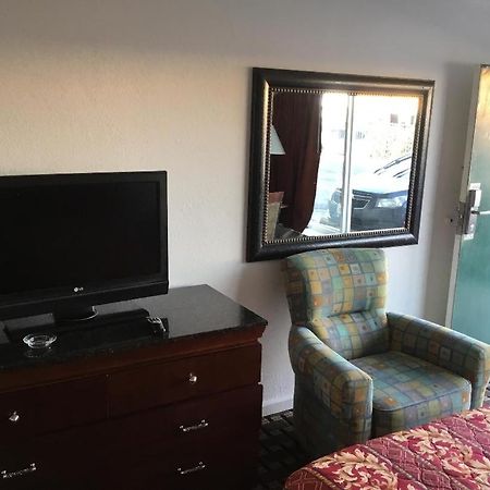 Houston Inn And Suites Екстер'єр фото