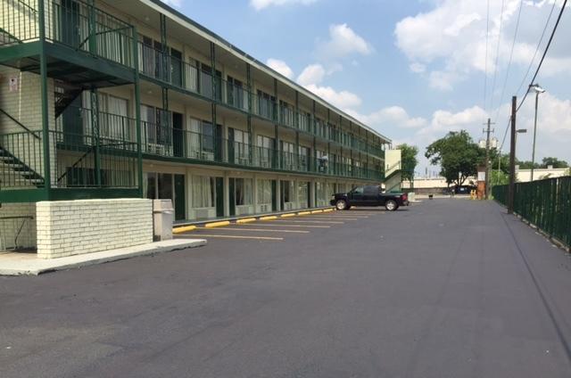 Houston Inn And Suites Екстер'єр фото