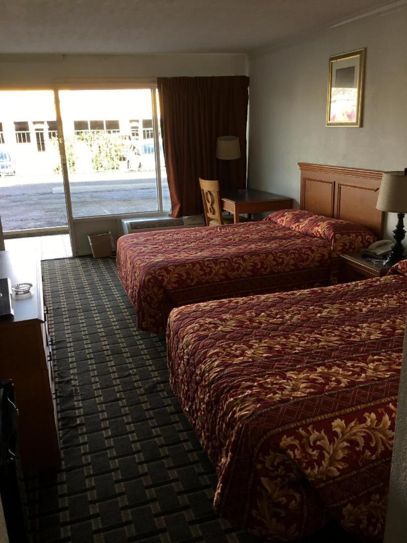 Houston Inn And Suites Екстер'єр фото